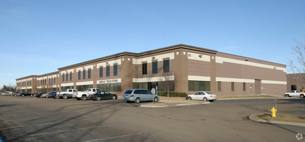 171 N Cheshire Ln, Plymouth, MN à louer - Photo de l’immeuble – Image 2 sur 7