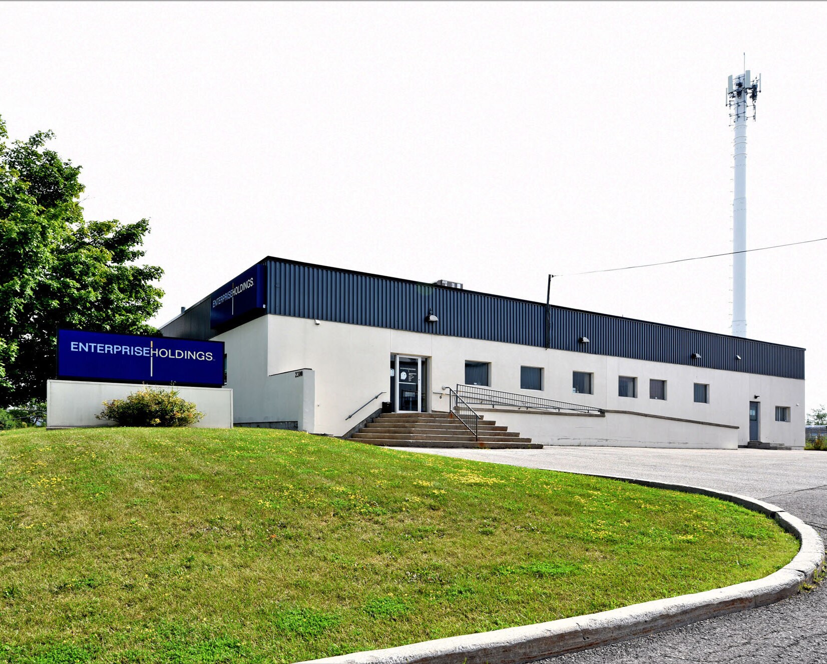 2300 Stevenage Dr, Ottawa, ON à louer Photo de l’immeuble– Image 1 sur 3