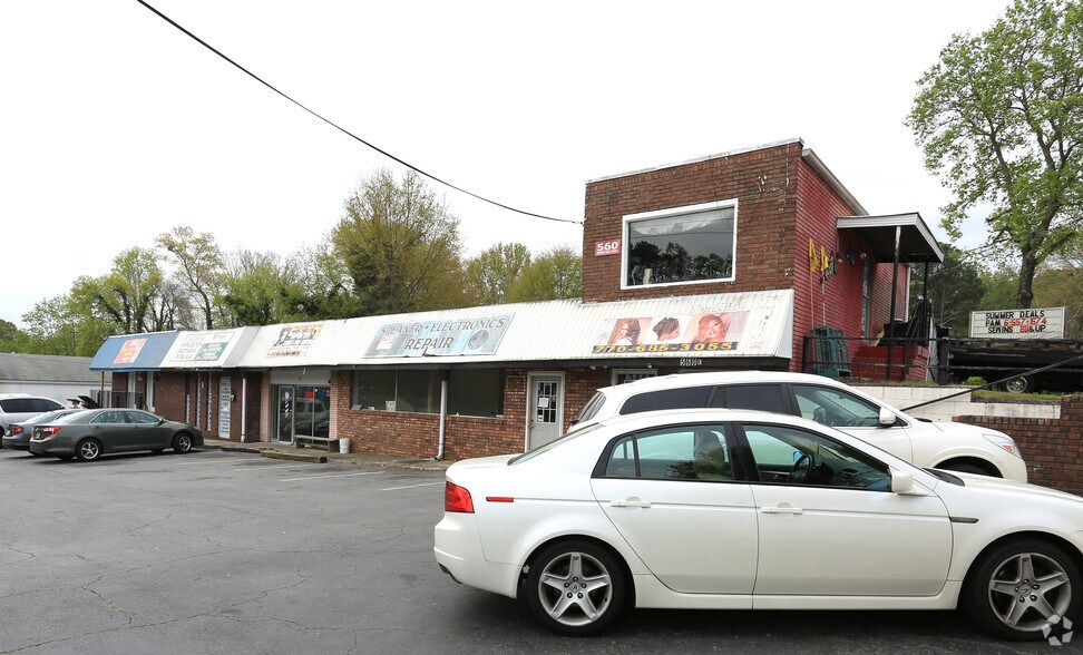 560 SE Windy Hill Rd, Smyrna, GA à vendre - Photo de l’immeuble – Image 2 sur 4