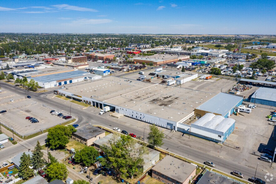 2110-2124 48th St SE, Calgary, AB à louer - Aérien – Image 2 sur 3