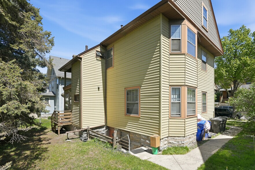 389 Maple St, Saint Paul, MN à vendre - Photo de l’immeuble – Image 3 sur 14