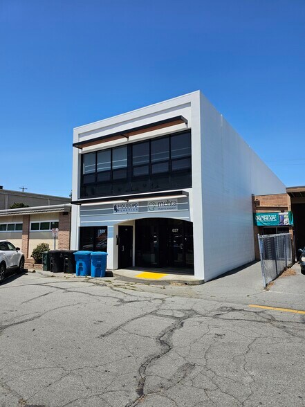 657-659 Oak Grove Ave, Menlo Park, CA à louer - Photo de l’immeuble – Image 2 sur 6