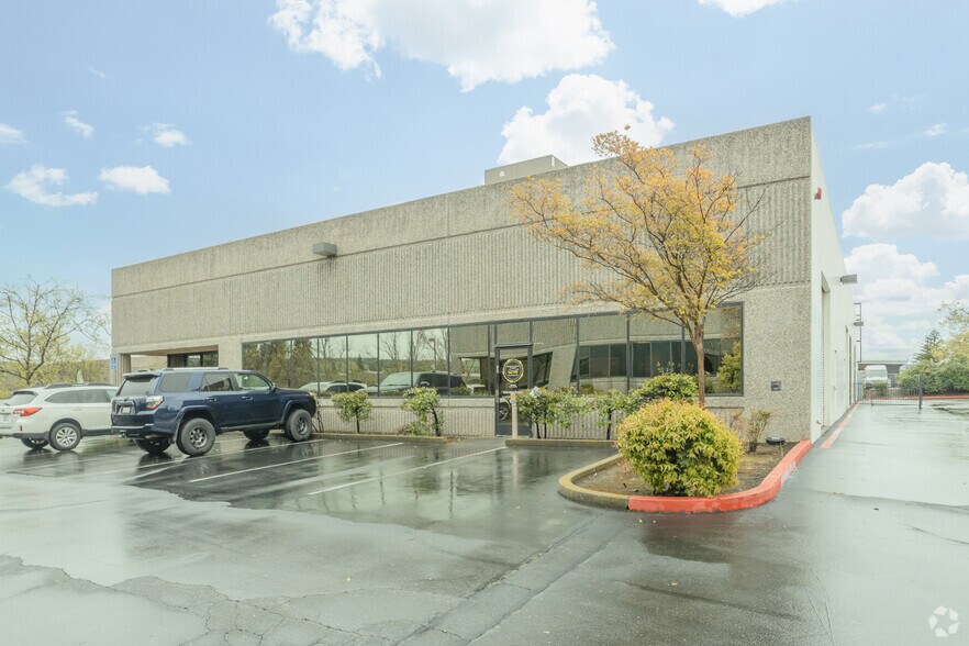 5003 Windplay Dr, El Dorado Hills, CA à vendre - Photo de l’immeuble – Image 3 sur 11