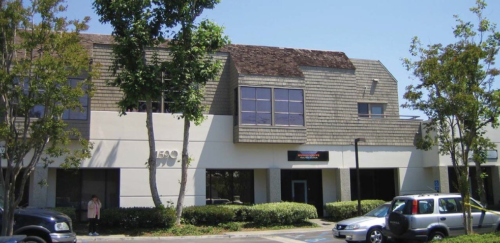 1590 N Batavia St, Orange, CA à vendre - Photo de l’immeuble – Image 3 sur 4