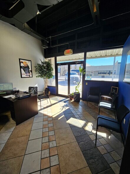 220 W Broadway Ave, Enid, OK à vendre - Photo de l’immeuble – Image 2 sur 9
