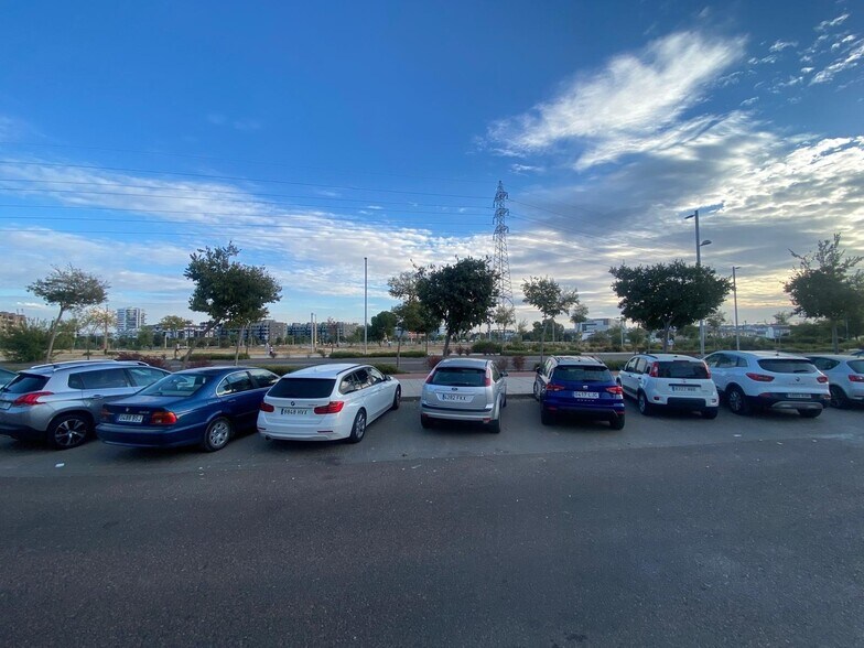 Local commercial dans Córdoba, Córdoba à louer - Photo de l’immeuble – Image 3 sur 11