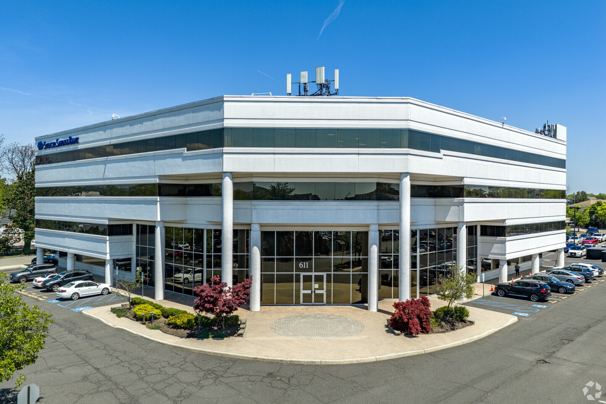 611 River Dr, Elmwood Park, NJ à vendre Photo de l’immeuble– Image 1 sur 36