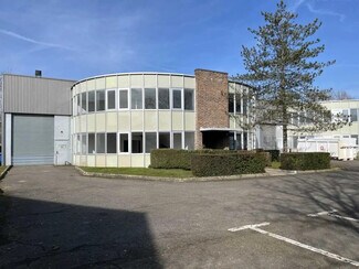 Plus de détails pour 320 Rue Helene Boucher, Buc - Bureau, Local d'activités à louer