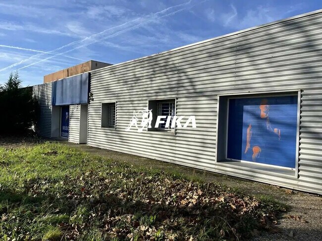 Plus de détails pour Local d’activités à vendre