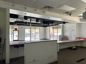 525 E Hospitality Ln, San Bernardino, CA à louer Photo intérieure– Image 2 sur 5