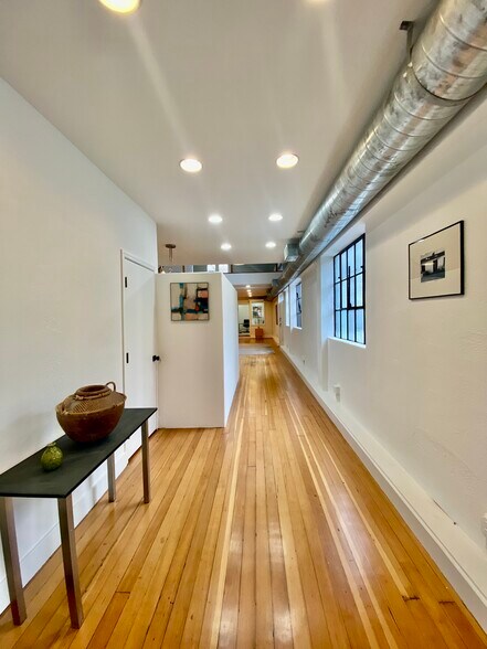 263 Hatch Ln, Burlingame, CA à louer - Photo de l’immeuble – Image 2 sur 9