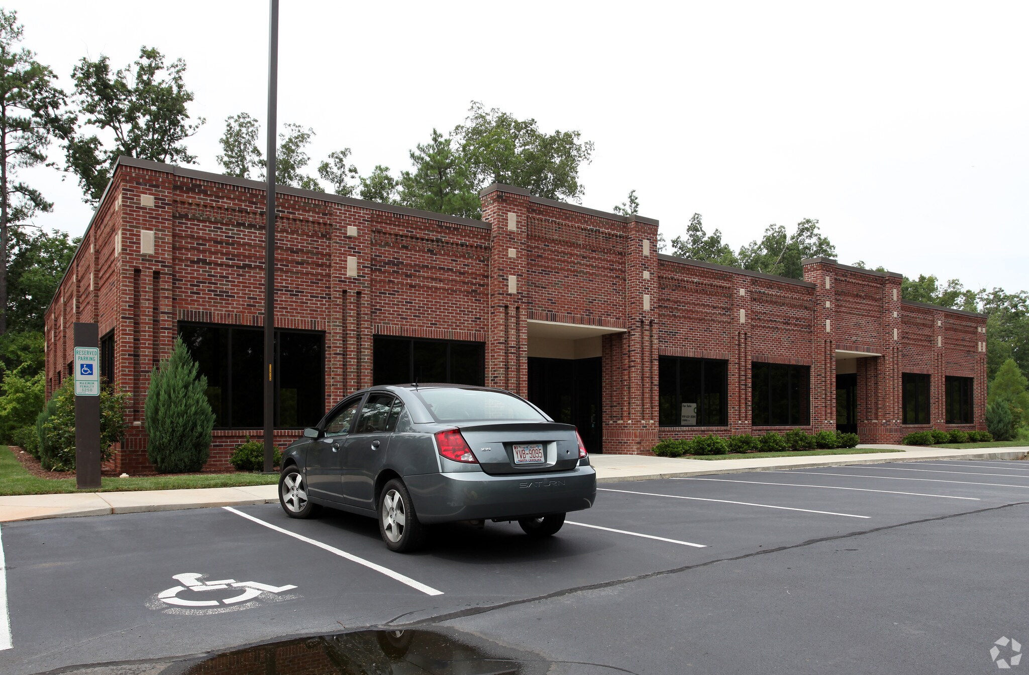 801 Cascade Pointe Ln, Cary, NC à louer Photo de l’immeuble– Image 1 sur 18