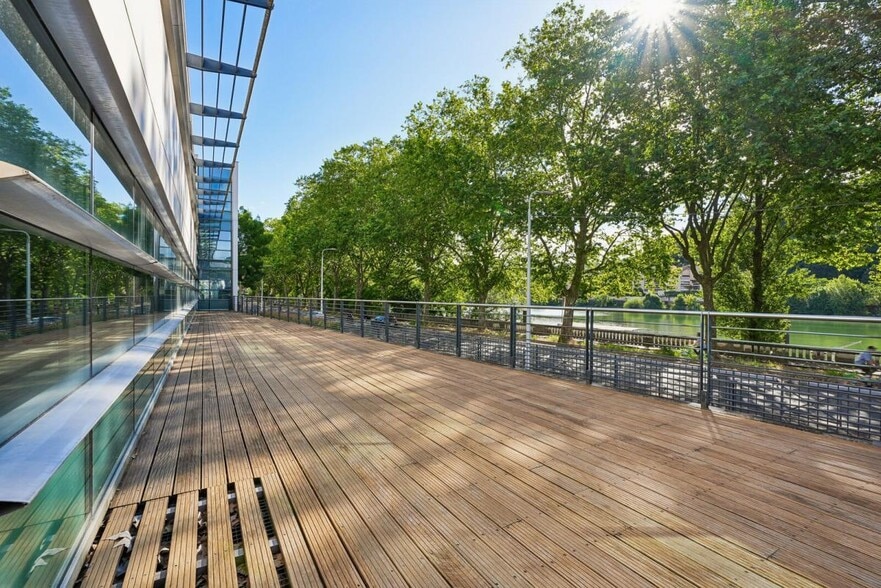 1-3 Place Giovanni Da Verrazzano, Lyon à louer - Photo de l’immeuble – Image 1 sur 13