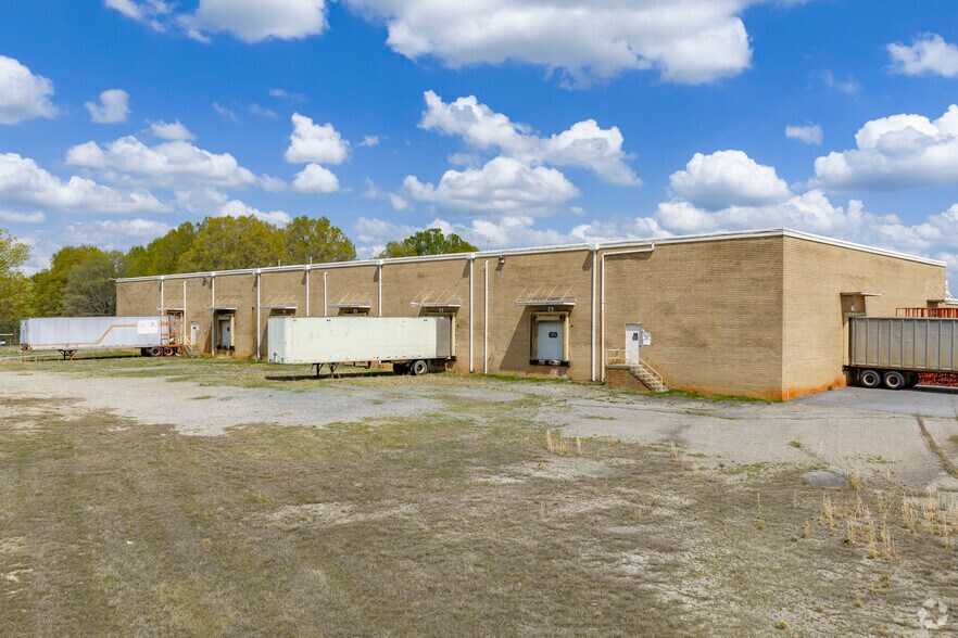 375 Sharpe Ln, Hiddenite, NC à vendre - Photo de l’immeuble – Image 2 sur 6