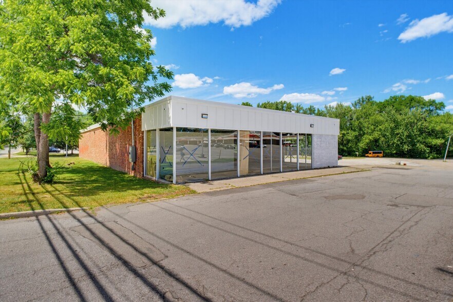 1366 E Main St, Shrub Oak, NY à louer - Photo de l’immeuble – Image 3 sur 31