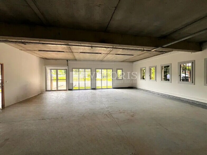 Local d’activités dans La Penne-sur-Huveaune à louer - Photo de l’immeuble – Image 2 sur 10