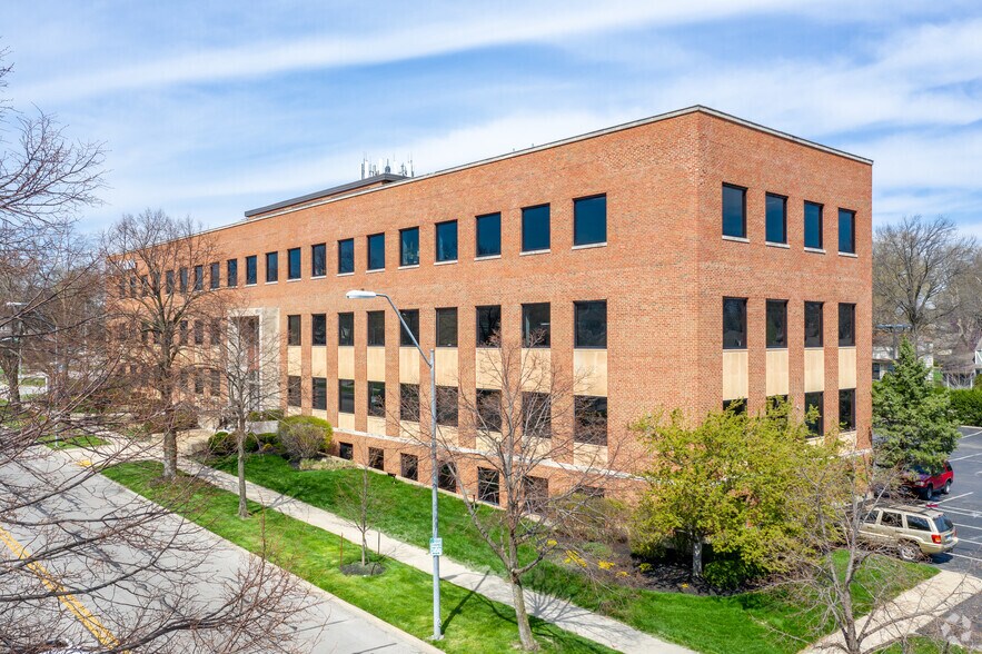 222 W Gregory Blvd, Kansas City, MO à louer - Photo de l’immeuble – Image 1 sur 8