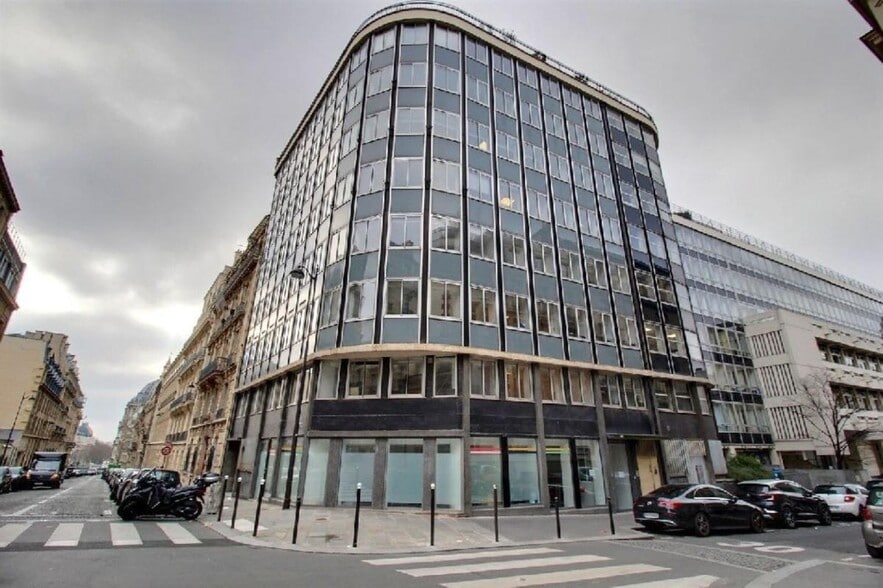 43-45 Rue De Naples, Paris à louer - Photo de l’immeuble – Image 3 sur 8