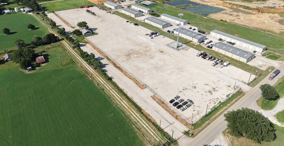 9503 Ike Byrom Rd, Aubrey, TX à louer - Photo de l’immeuble – Image 2 sur 4
