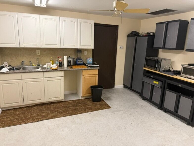 1613 SE 15th Ter, Cape Coral, FL à louer - Photo de l’immeuble – Image 3 sur 18