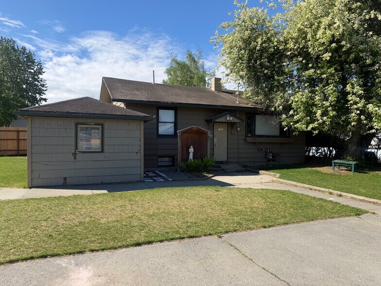 1010 W Fireweed Ln, Anchorage, AK à vendre - Photo de l’immeuble – Image 2 sur 16