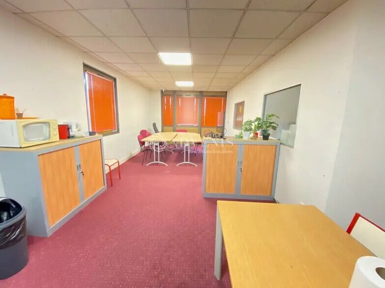 Bureau dans Croissy-Beaubourg à vendre - Photo intérieure – Image 3 sur 5