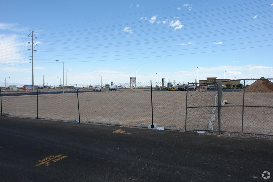 7017 S Durango Dr, Las Vegas, NV à louer - Photo de l’immeuble – Image 2 sur 3