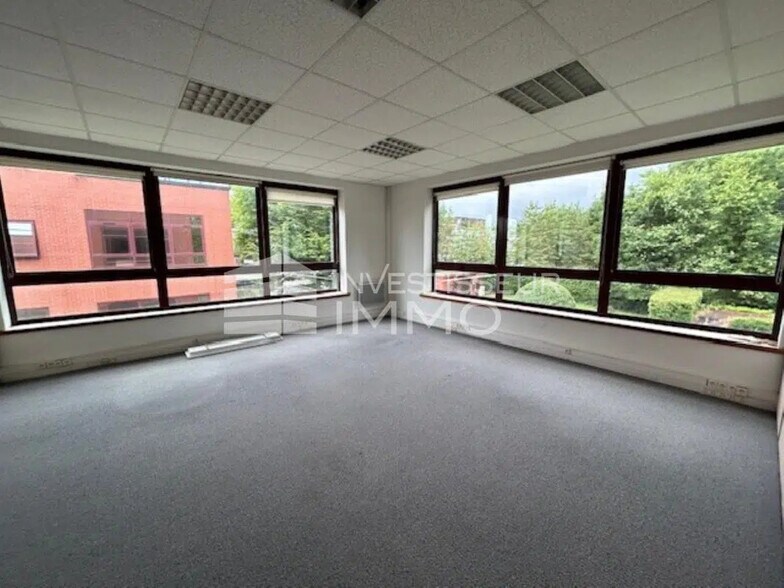 Bureau dans Champs-sur-Marne à louer - Photo de l’immeuble – Image 2 sur 4