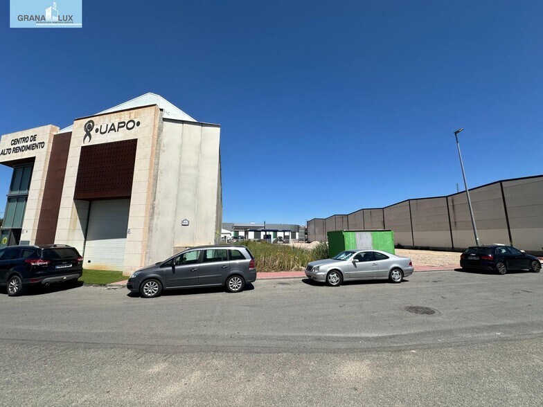 Industriel/Logistique dans Peligros à vendre - Photo de l’immeuble – Image 1 sur 5