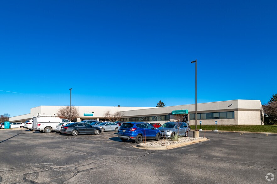 2000 E Layton Ave, Milwaukee, WI à louer - Photo de l’immeuble – Image 2 sur 4