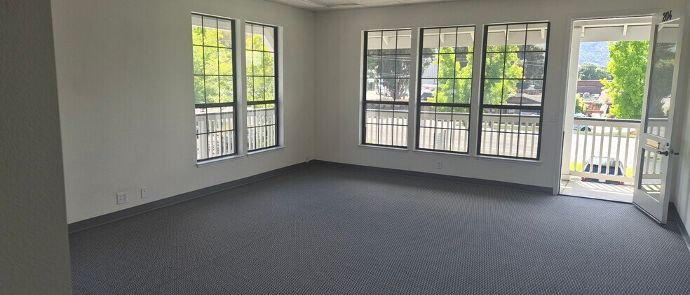 5506 Sunol Blvd, Pleasanton, CA à louer - Photo de l’immeuble – Image 2 sur 10