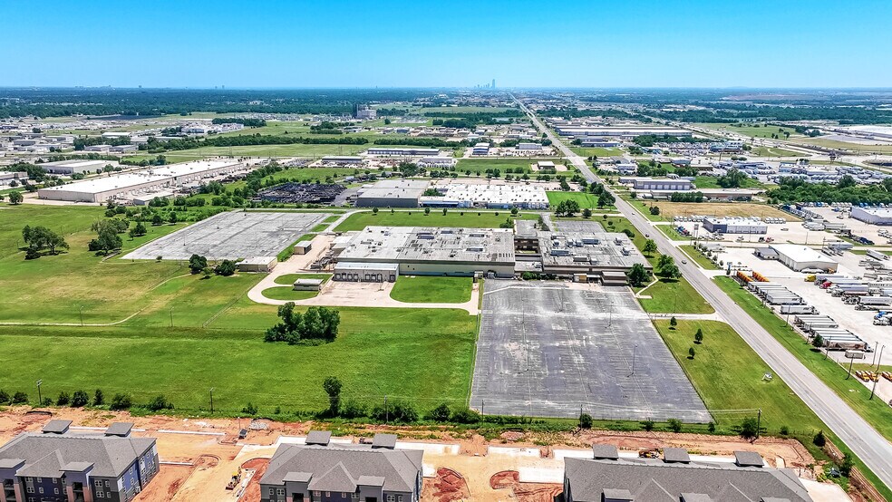 10321 W Reno Ave, Oklahoma City, OK à louer - Photo de l’immeuble – Image 3 sur 49