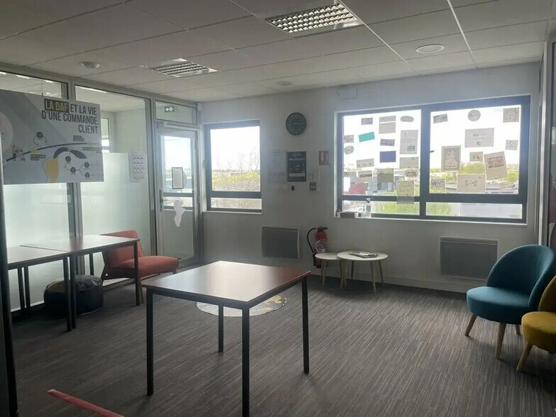 Bureau dans Hérouville-Saint-Clair à louer - Photo de l’immeuble – Image 2 sur 5