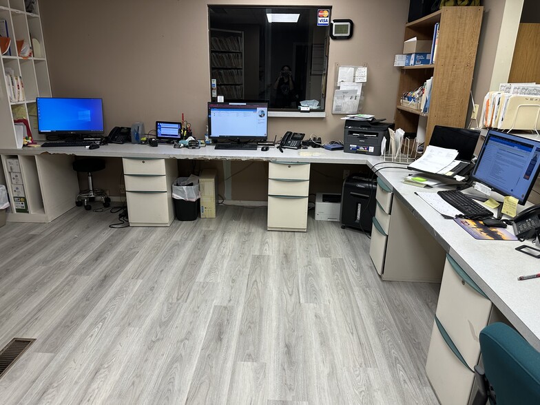 356-358 Veterans Memorial Hwy, Commack, NY à louer - Photo intérieure – Image 3 sur 8