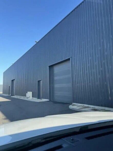 Local commercial dans Saint-Jory à louer - Photo de l’immeuble – Image 3 sur 5