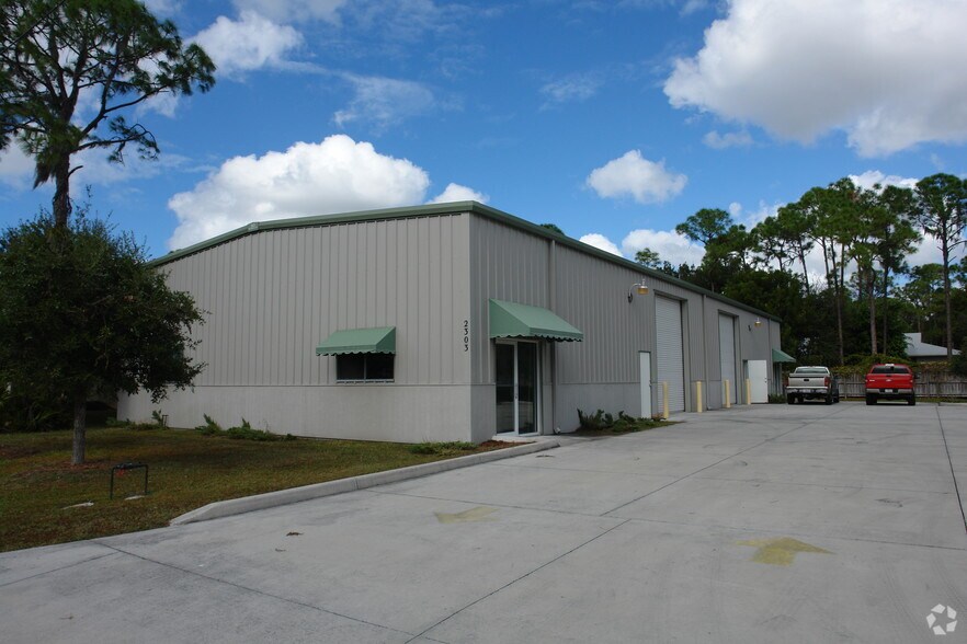 2303 58th Ave E, Bradenton, FL à louer - Photo principale – Image 1 sur 23