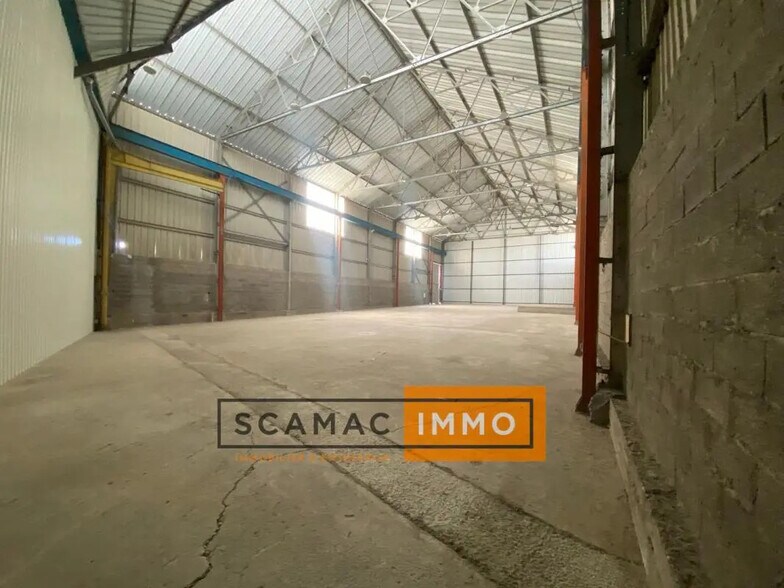 Local d’activités dans Manosque à louer - Photo de l’immeuble – Image 3 sur 4