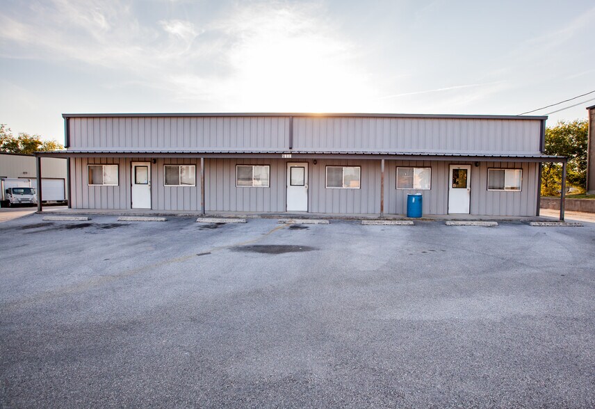5711 Monaco Cir, San Antonio, TX à louer - Photo principale – Image 1 sur 18