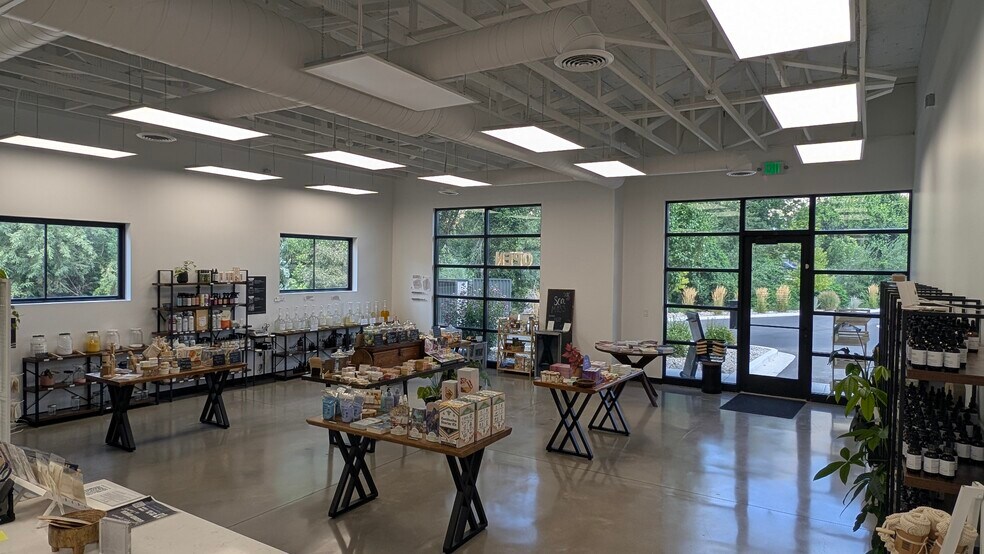 1075 N Main St, Springville, UT à louer - Photo de l’immeuble – Image 3 sur 15