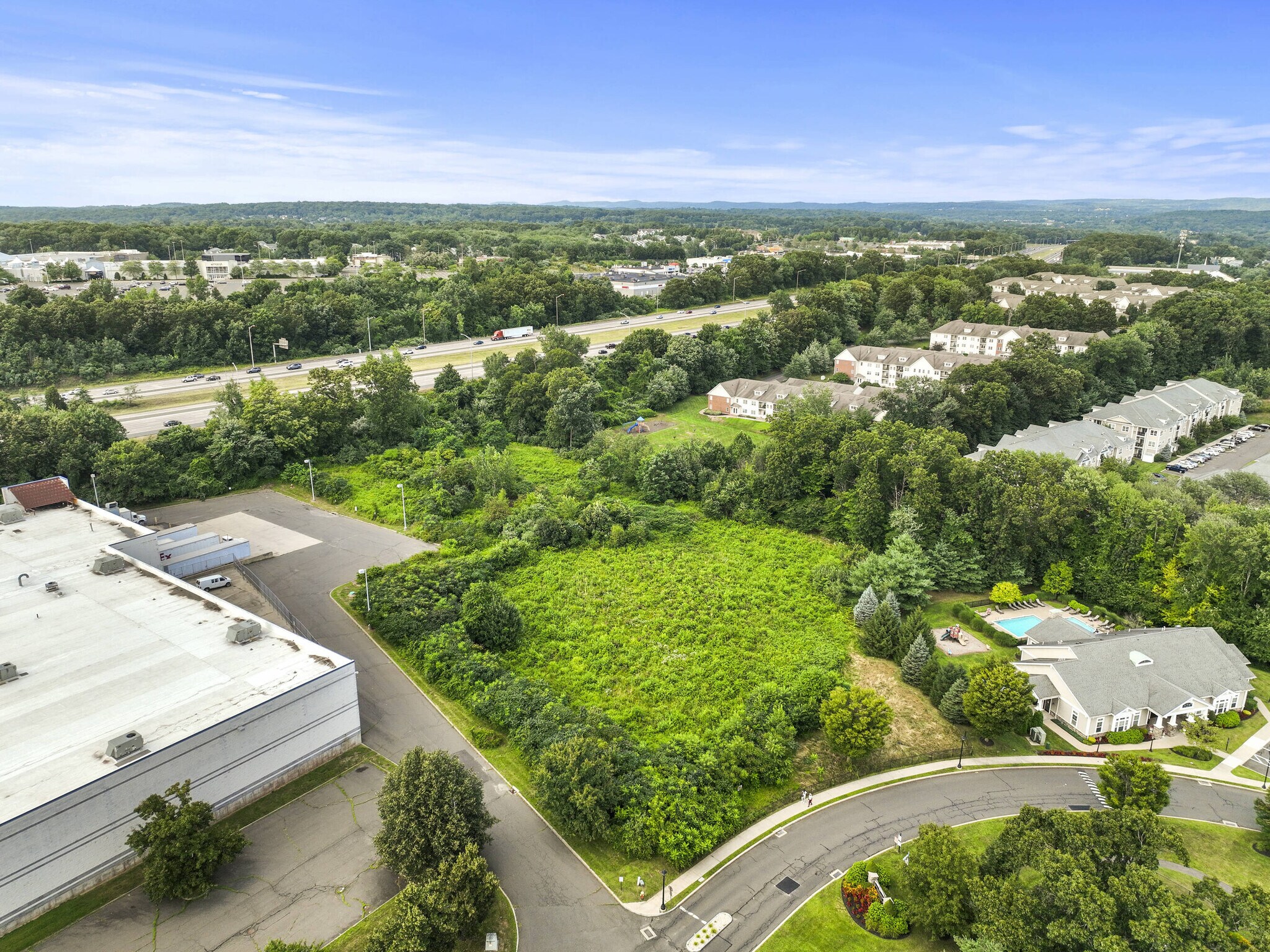 169 Redstone, Manchester, CT à vendre Photo principale– Image 1 sur 9