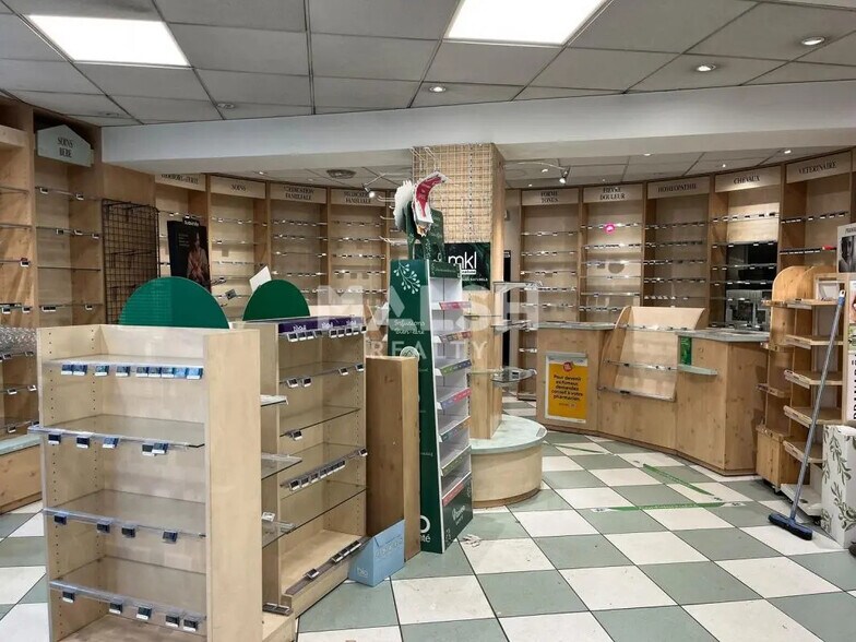 Local commercial dans Brignais à louer - Photo de l’immeuble – Image 2 sur 8