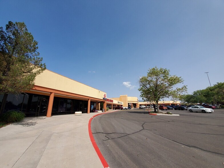 3301 Menaul Blvd NE, Albuquerque, NM à louer - Photo de l’immeuble – Image 3 sur 4