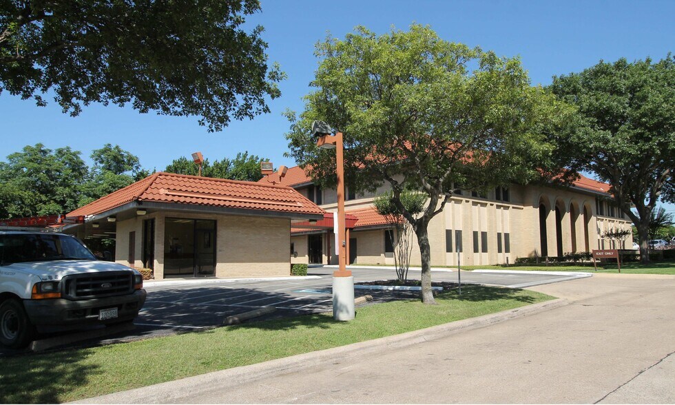7474 Ferguson Rd, Dallas, TX à vendre - Photo de l’immeuble – Image 2 sur 3