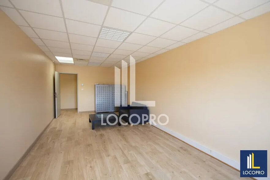 Bureau dans Éguilles à louer - Photo de l’immeuble – Image 3 sur 7