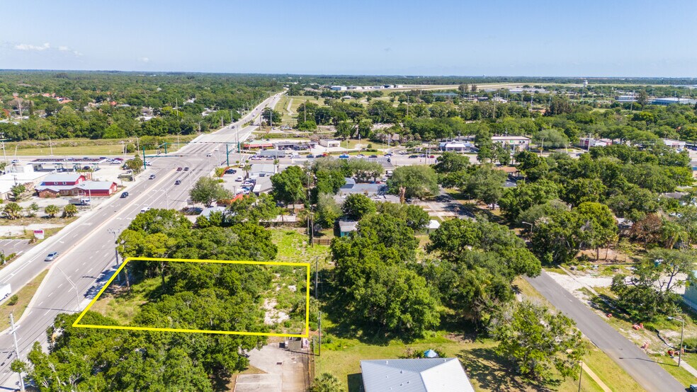 1906 43rd Ave, Vero Beach, FL à vendre - Photo de l’immeuble – Image 3 sur 8