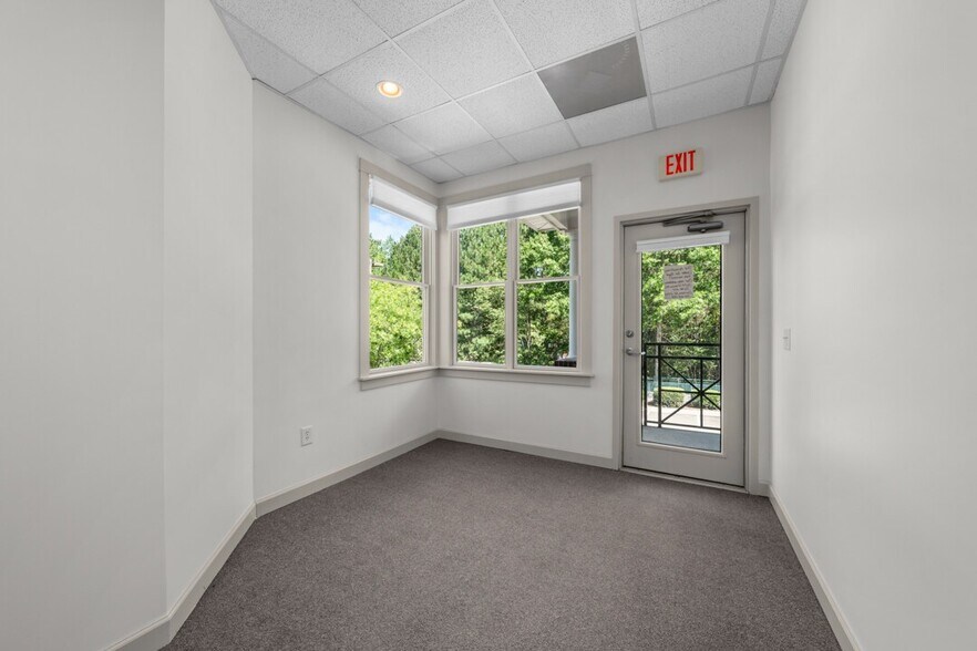 1502 W NC Highway 54, Durham, NC à vendre - Photo de l’immeuble – Image 3 sur 8