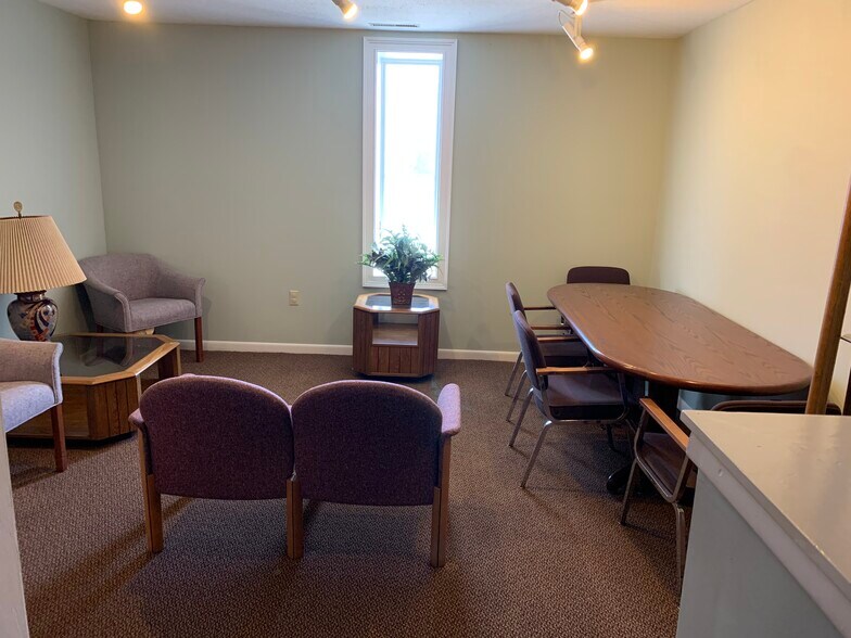 569 Boston Post Rd, Orange, CT à louer - Photo intérieure – Image 3 sur 11