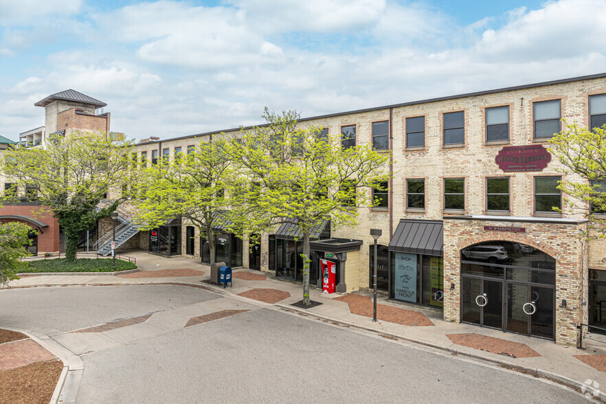 41 Washington Ave, Grand Haven, MI à louer - Photo de l’immeuble – Image 1 sur 4