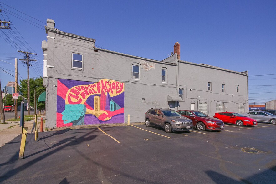 2103 St Clair Ave, Cleveland, OH à vendre - Photo de l’immeuble – Image 2 sur 5