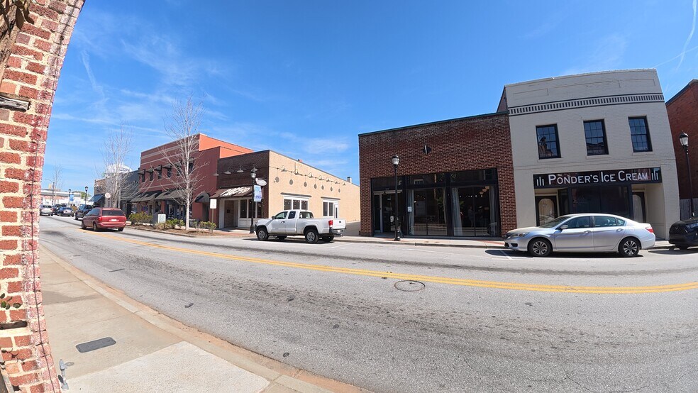 119 E Poinsett St, Greer, SC à louer - Photo de l’immeuble – Image 3 sur 8